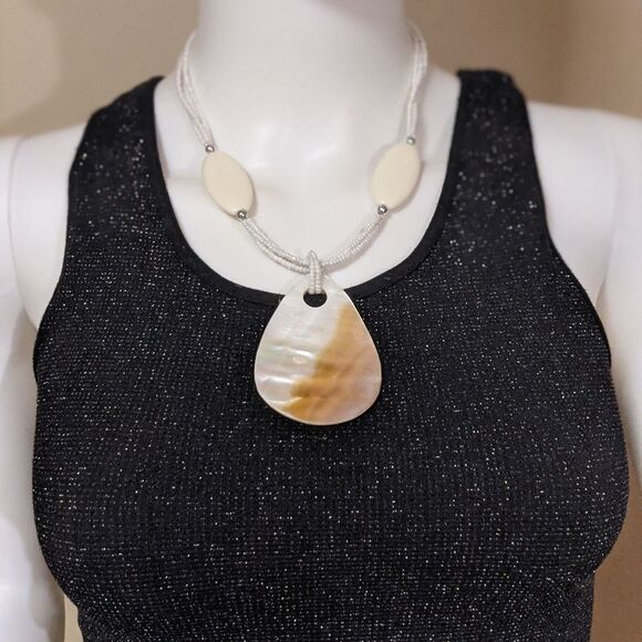 Reversable shell necklace - Picture 8 of 11